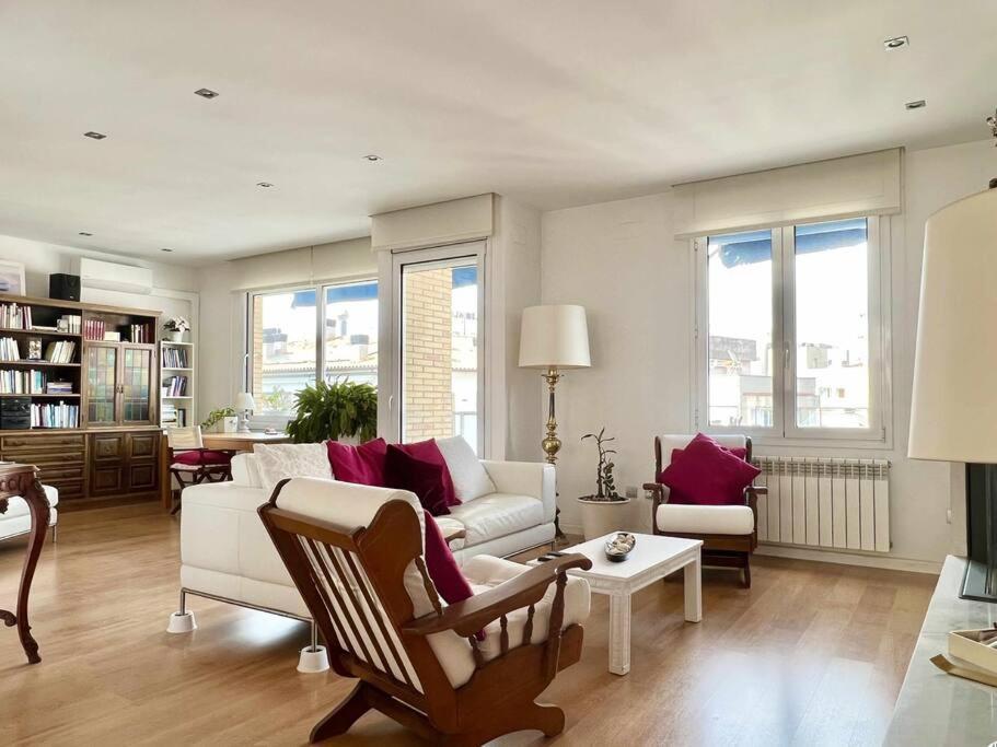 Moderno Y Amplio Apartamento En El Centro De Rosas Exterior foto