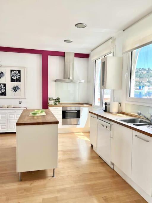 Moderno Y Amplio Apartamento En El Centro De Rosas Exterior foto