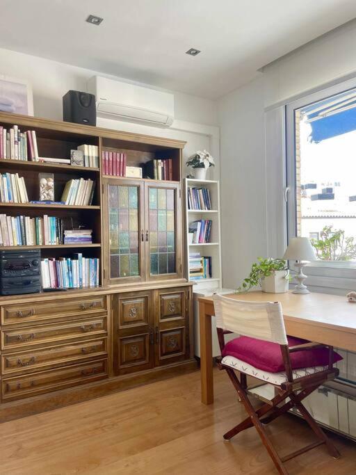 Moderno Y Amplio Apartamento En El Centro De Rosas Exterior foto